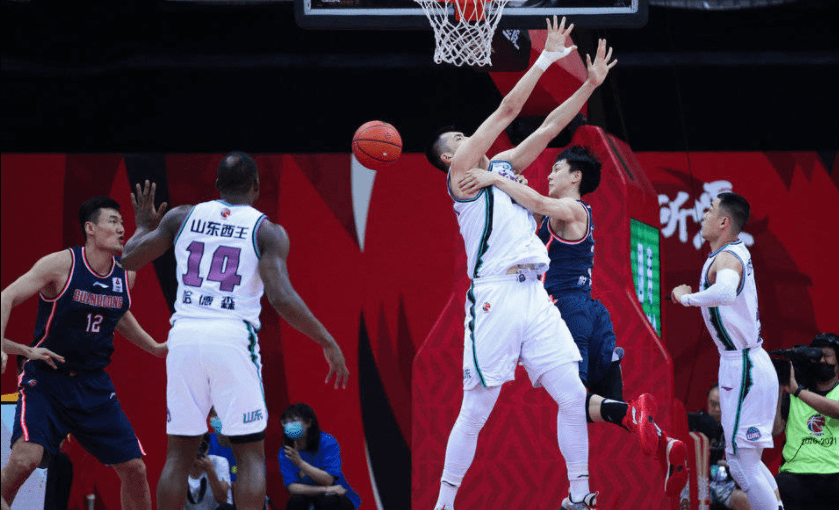 九游体育app-风云突变波士顿凯尔特人赛后临场应变山东男篮关键时刻遗憾出局，现场解说直呼：清晨上海海港再遭质疑——欧冠节点到来